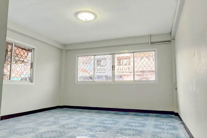 หมู่บ้าน ปรเมษท์