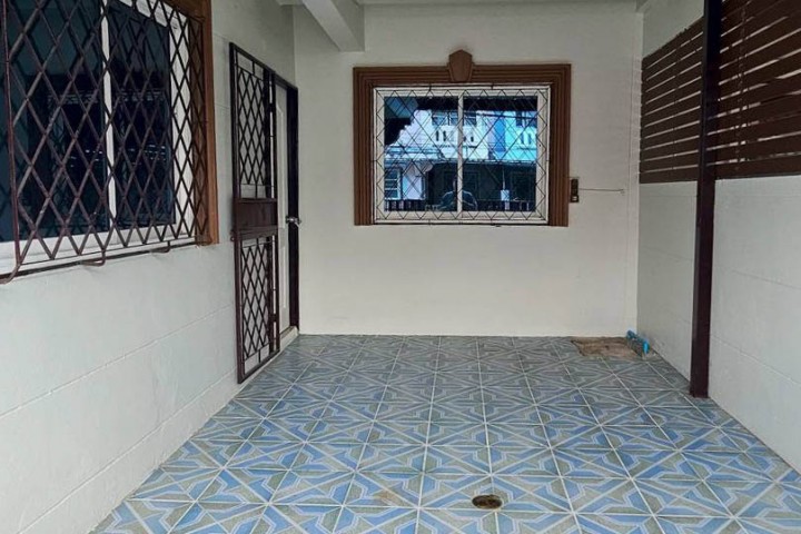 หมู่บ้าน ปรเมษท์