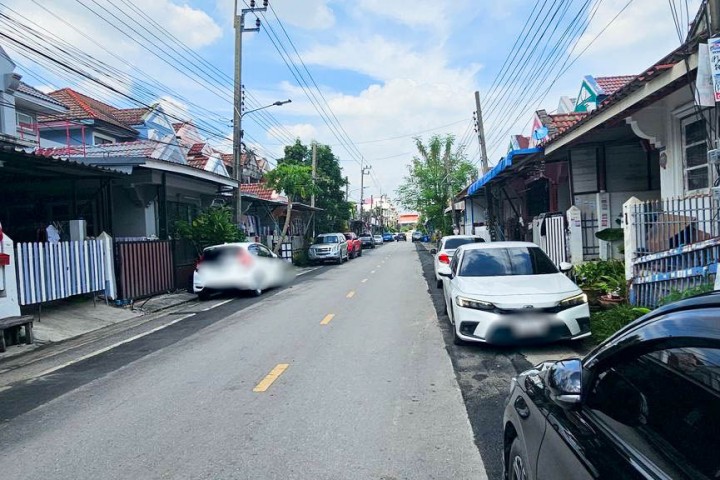 หมู่บ้าน ปรเมษท์